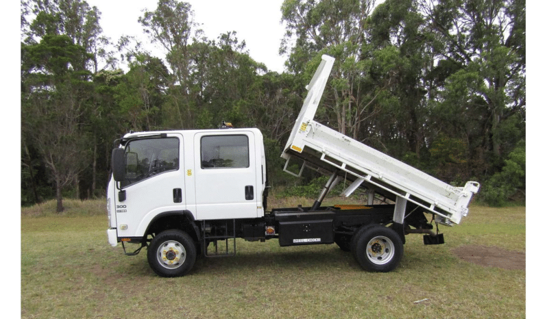 
								2011 Isuzu NPS 300 (4×4) CREW NH full									