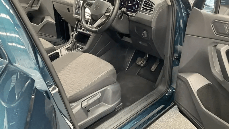 
								2023 Volkswagen Tiguan AX MY23 Update 110TSI Life Green 6 Sp full									