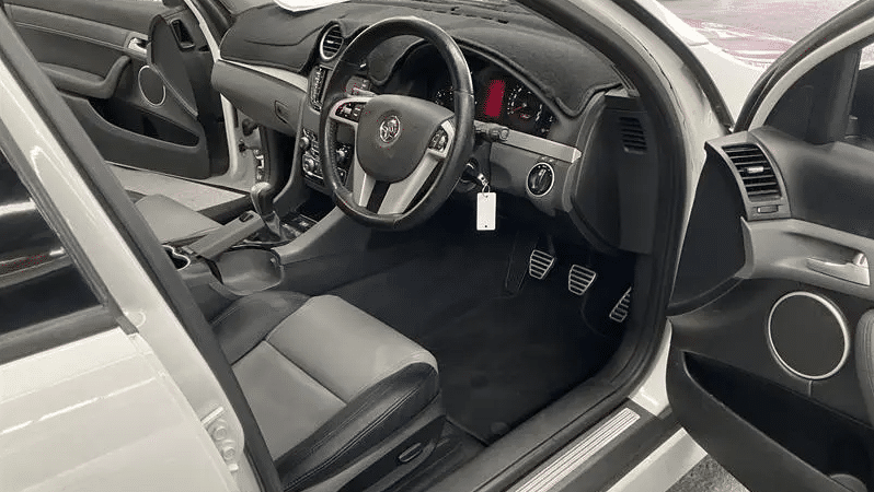 
								2012 Holden Commodore VE II MY12 SS-V White 6 Speed Manual S full									