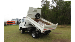 
										2011 Isuzu NPS 300 (4×4) CREW NH full									