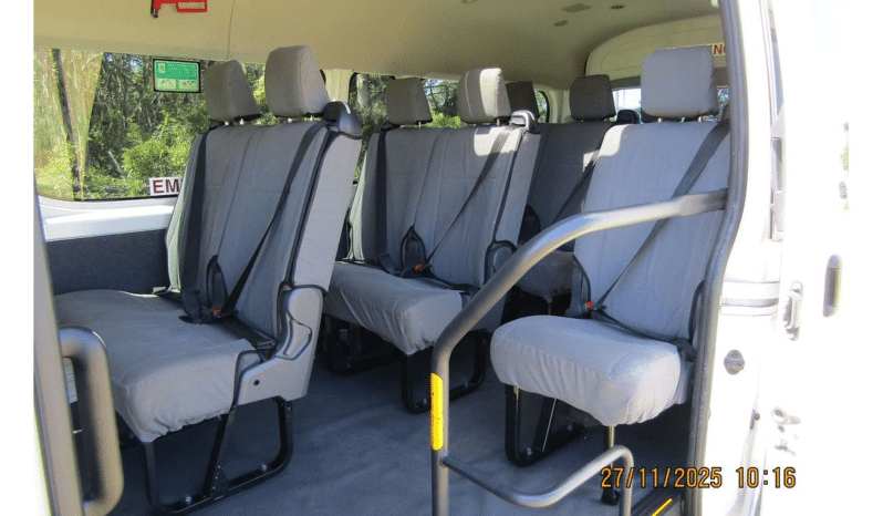 
								2022 Toyota Hiace Commuter GDH322R full									