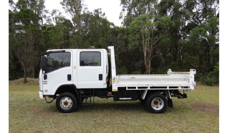 
								2011 Isuzu NPS 300 (4×4) CREW NH full									