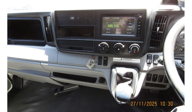 
								2018 Fuso Canter 715 with crane full									