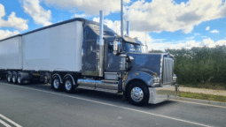 2017 Kenworth T909
