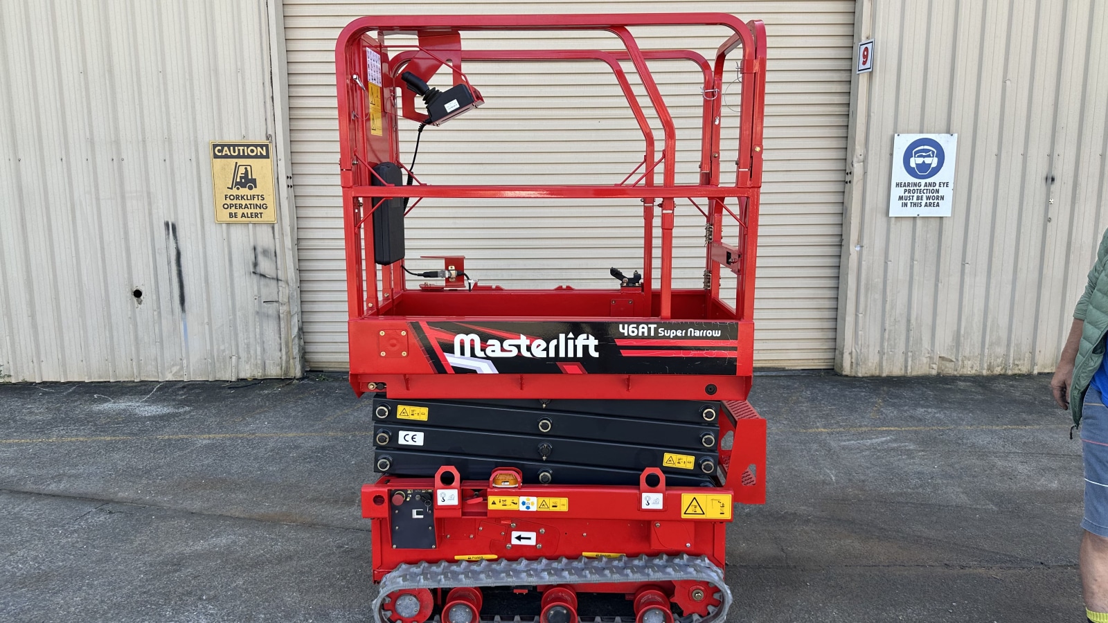 46-at-super-narrow-masterlift-16