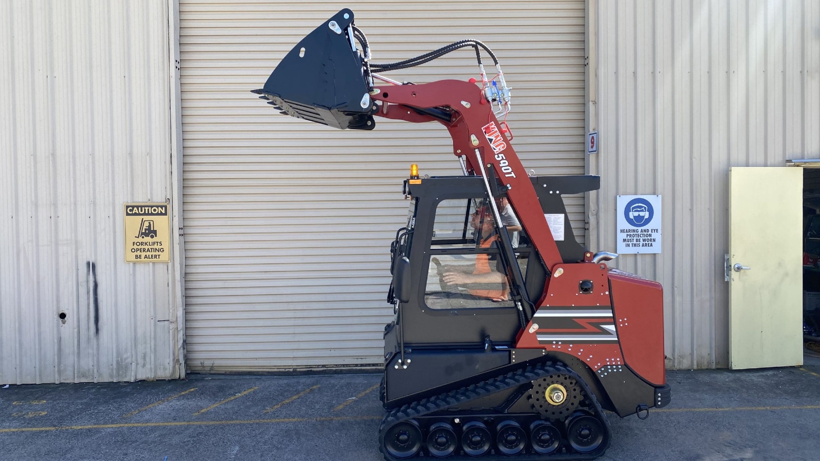 590t-skid-steer-28-excavator-for-sale-scaled