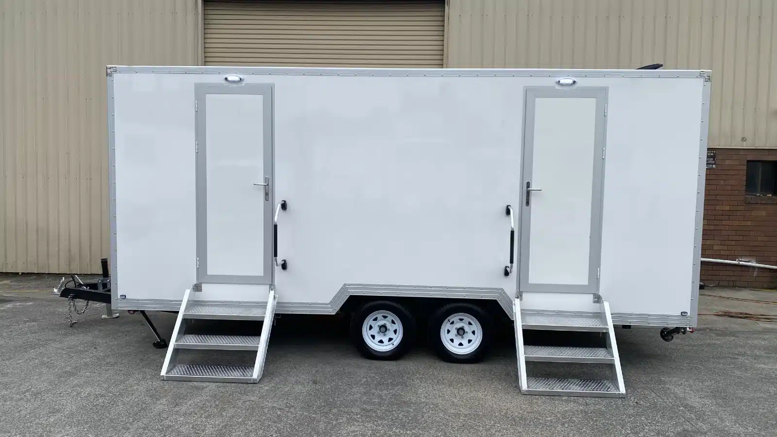 King-Kong-Mobile-Bathroom-External-2-scaled