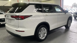 
										2024 Mitsubishi Outlander ZM MY24 ES 7 Seat (2WD) White 8 Sp full									