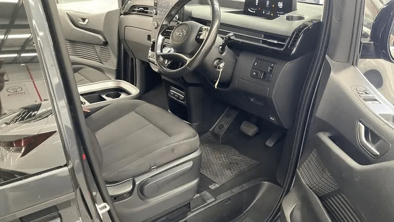 
								2022 Hyundai Staria US4.V1 MY22 Grey 8 Speed Automatic Wagon full									