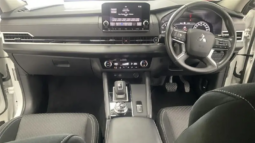 
										2024 Mitsubishi Outlander ZM MY24 ES 7 Seat (2WD) White 8 Sp full									