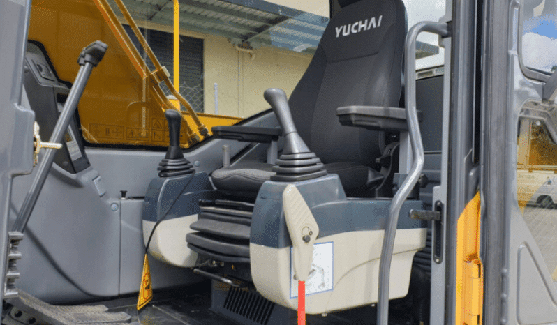
New Yuchai YC135-9 13.8Ton Excavator full									