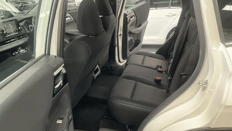 
								2024 Mitsubishi Outlander ZM MY24 ES 7 Seat (2WD) White 8 Sp full									