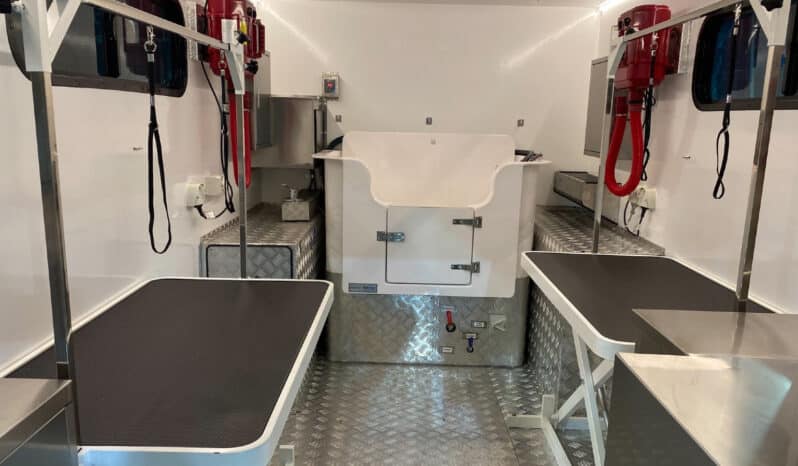
								New Fully Self Contained Mobile Dog Grooming Truck full									