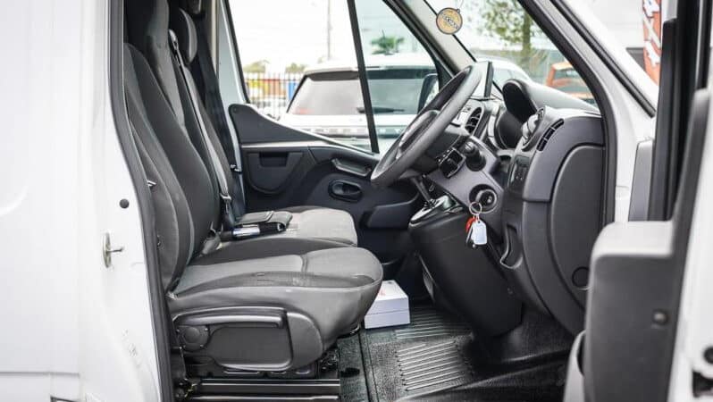 
								2015 Renault Master Van X62 full									