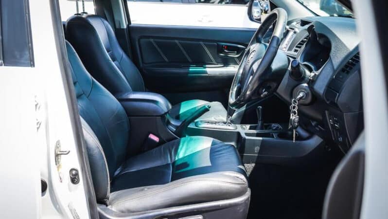 
								2014 Toyota Hilux Utility Black Limited Edition KUN26R MY14 full									