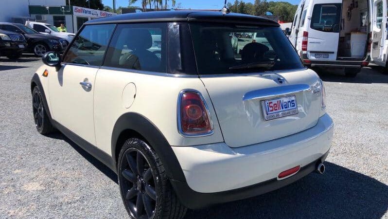 
								2010 MINI COOPER R56 full									