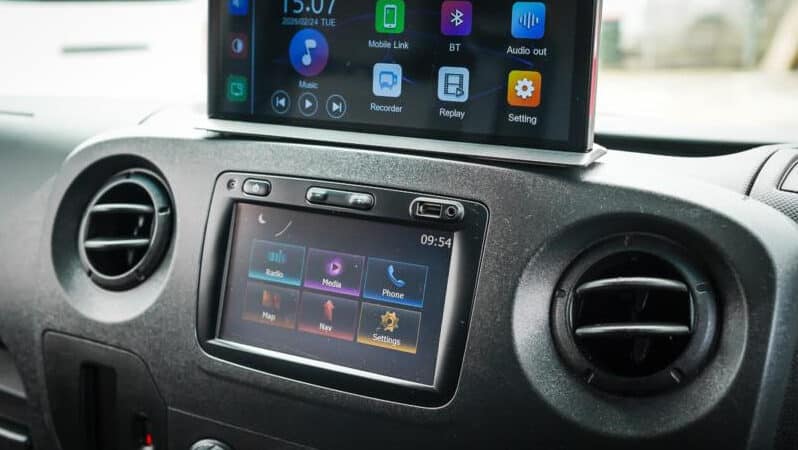 
								2015 Renault Master Van X62 full									