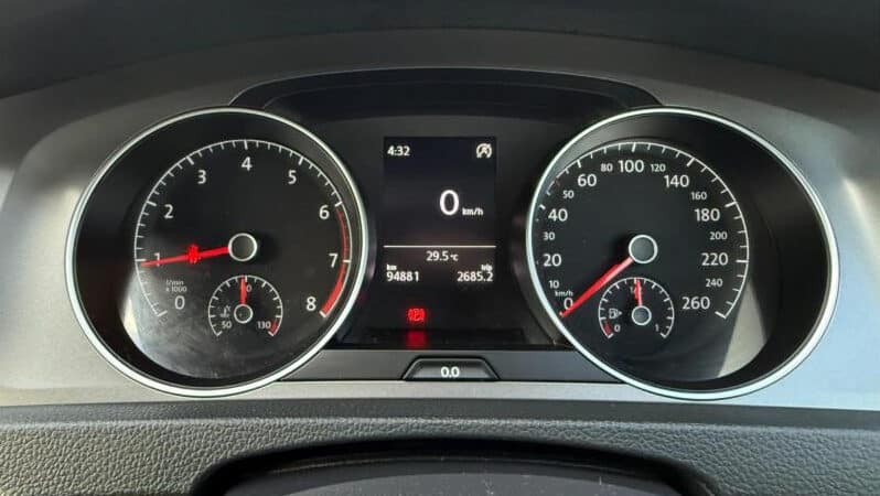 
								2013 Volkswagen Golf Hatchback 90TSI VII MY14 full									