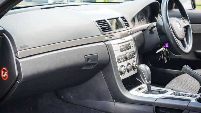 
								2010 Holden Commodore Sedan Omega VE MY10 full									