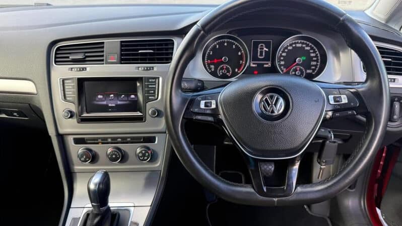 
								2013 Volkswagen Golf Hatchback 90TSI VII MY14 full									