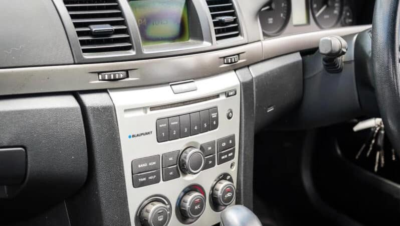 
								2010 Holden Commodore Sedan Omega VE MY10 full									