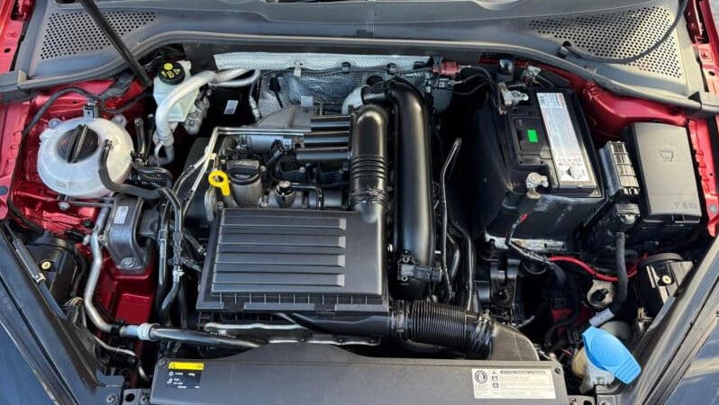 
								2013 Volkswagen Golf Hatchback 90TSI VII MY14 full									