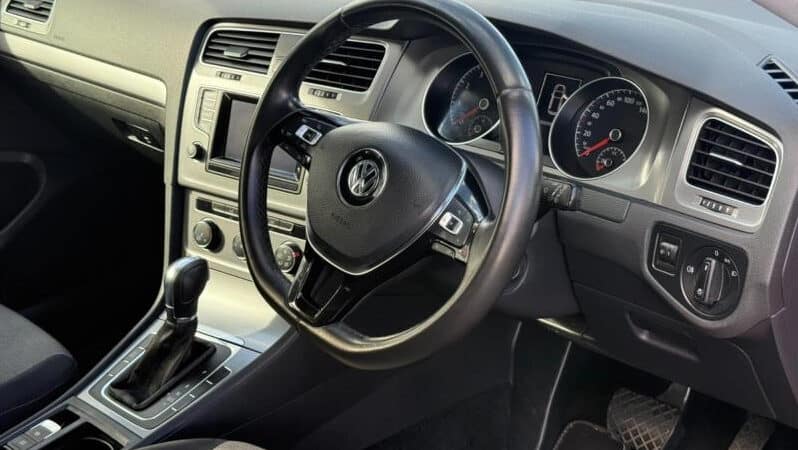 
								2013 Volkswagen Golf Hatchback 90TSI VII MY14 full									