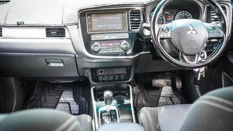 
								2016 Mitsubishi Outlander Wagon LS Safety Pack ZK MY17 full									