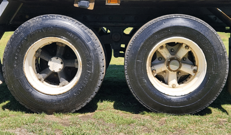 
								1991 FRUEHAUF 12.25 m x 241 cm Fiberglass Reinforced Plywood full									