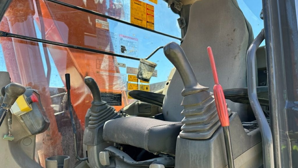 2010 Used Hitachi ZX135US‑5 Excavators