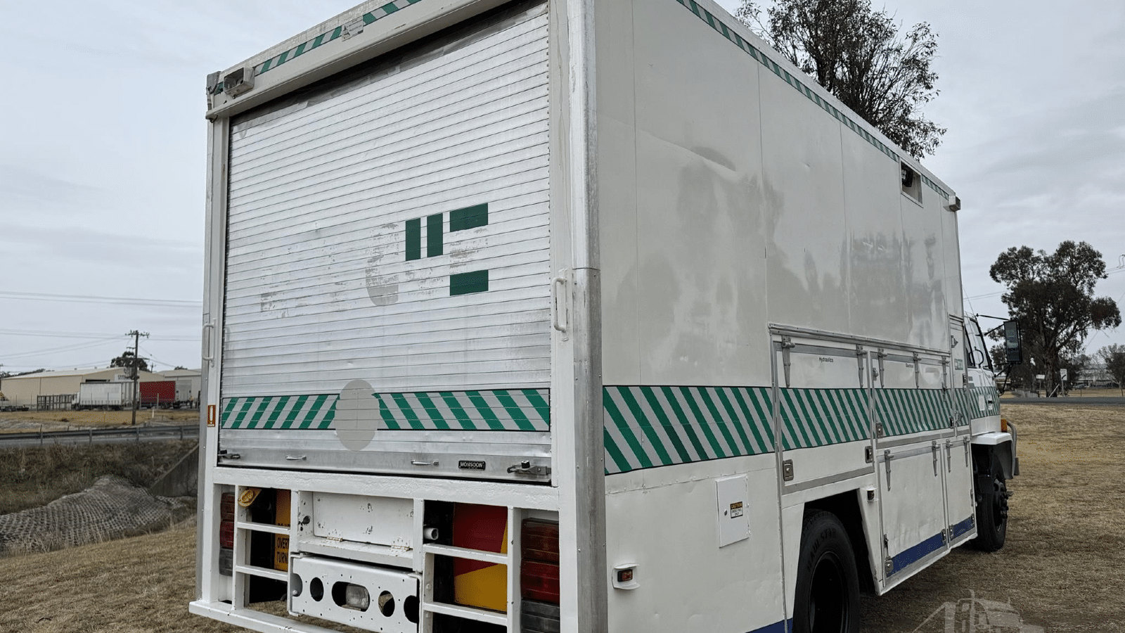 1990 Used Isuzu FTR800 Service Truck