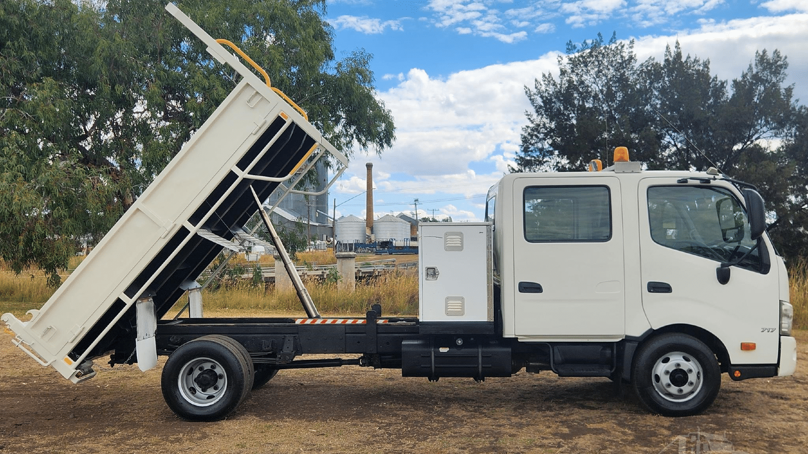 2013 Used Hino 300 717 Tipper