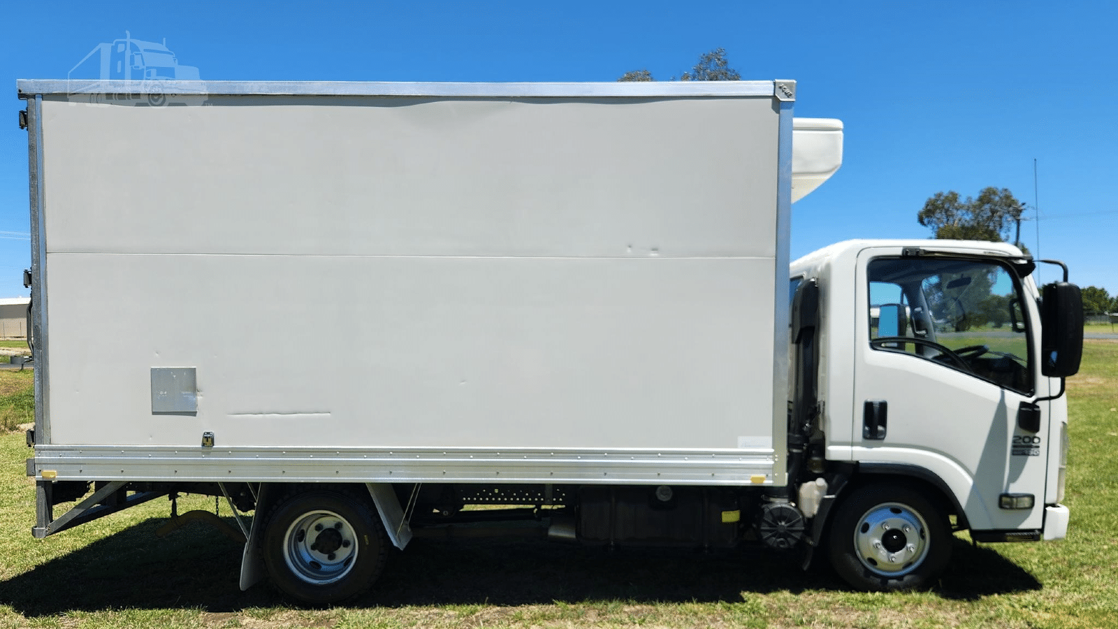 2013 Used Isuzu NLR200 Refrigerated Truck