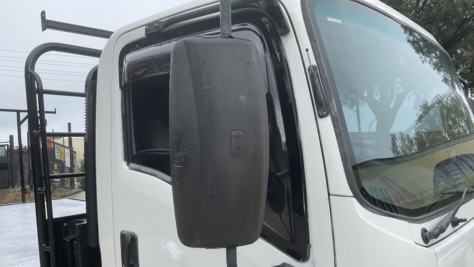 2008 Used Isuzu NPR Tray