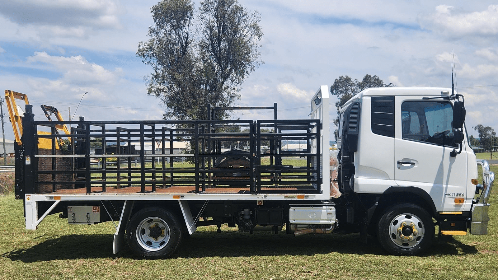 2018 Used UD MK11250 Tray