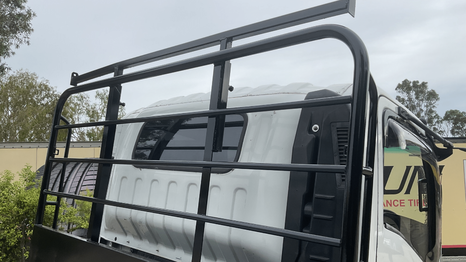 2008 Used Isuzu NPR Tray