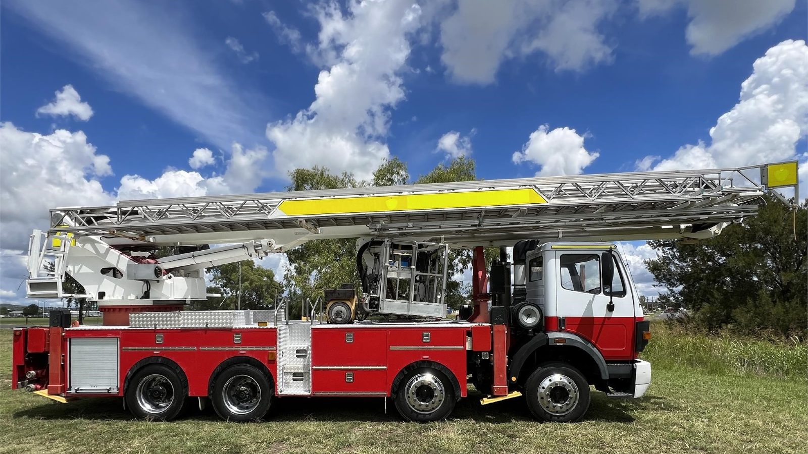 1995 Used Mercedes Benz Trucks 2435 Fire Truck