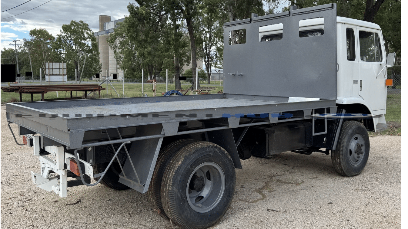 1975 Used International Acco Flat Top