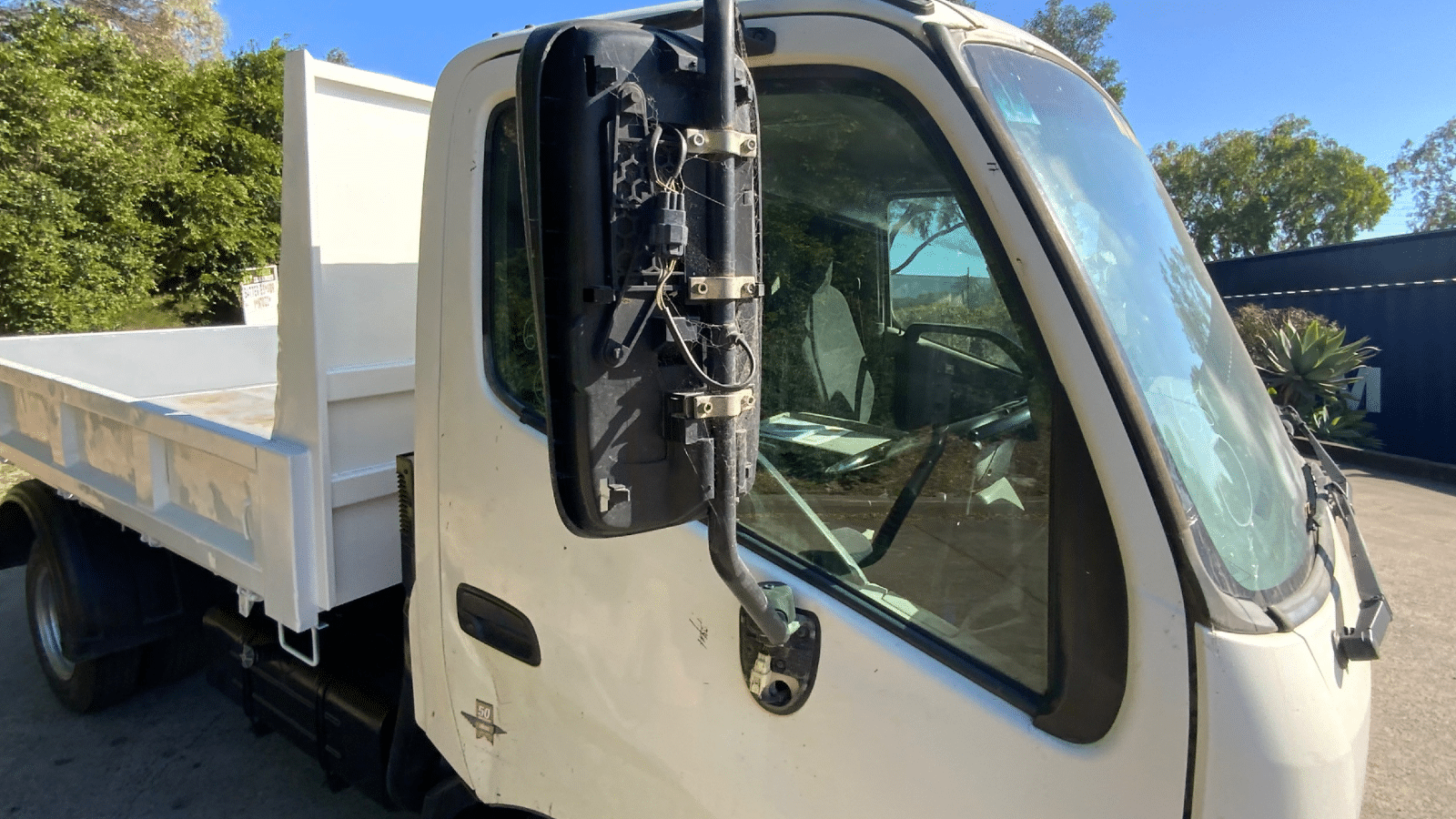 2016 Used Hino 617 - 300 Series Tipper
