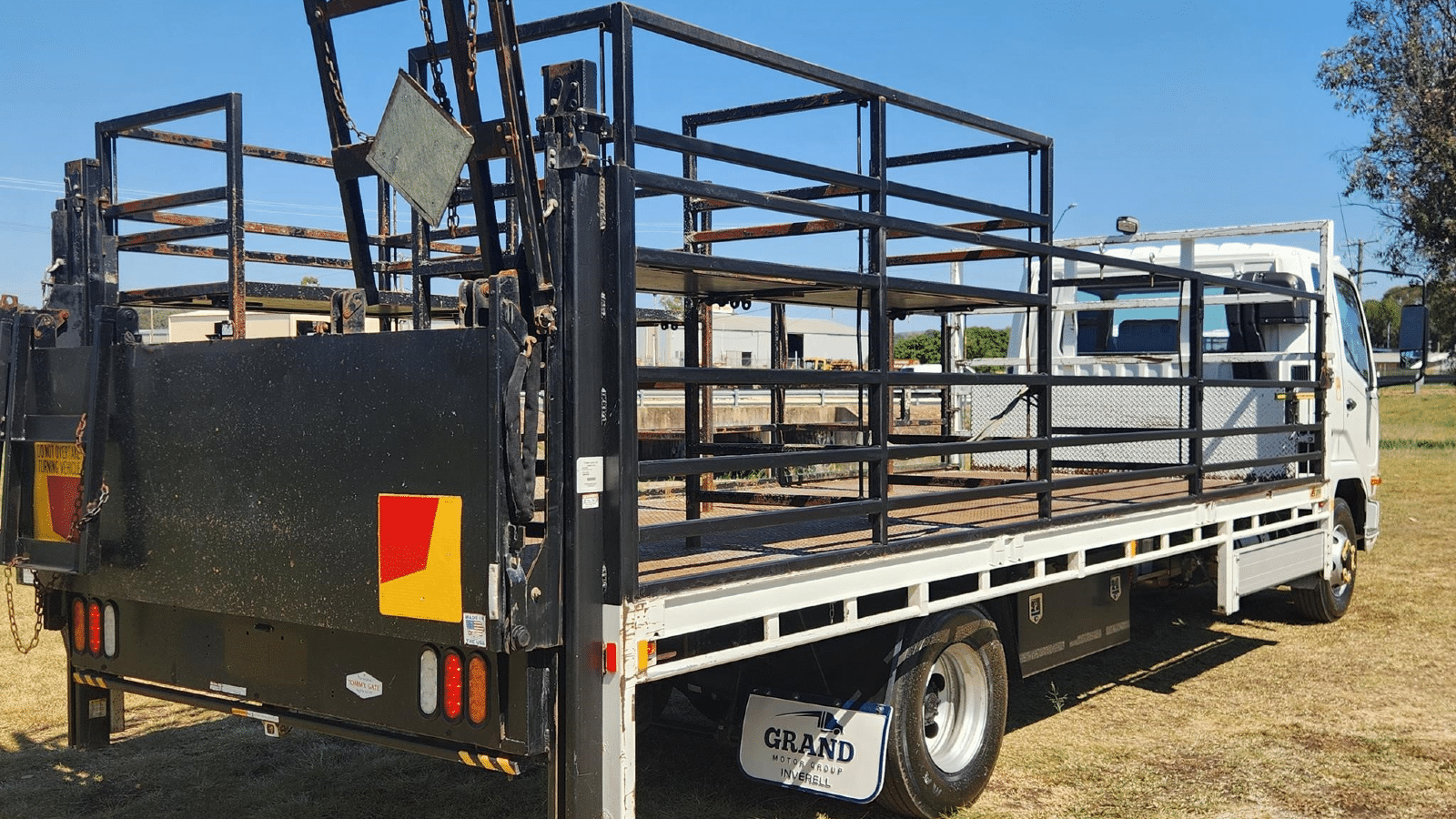 2017 Used Mitsubishi Fighter Tray