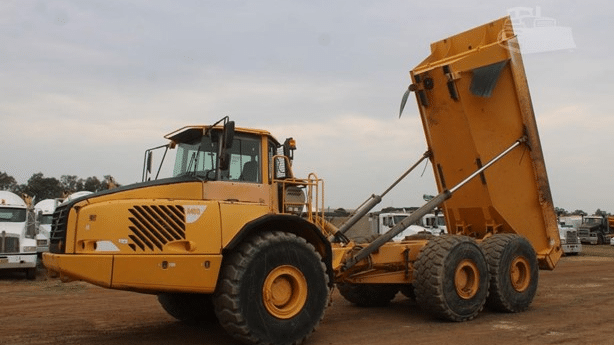 2005 Used Volvo Trucks A40D Dump Truck