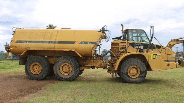 2008 Used Caterpillar 735 Water Truck