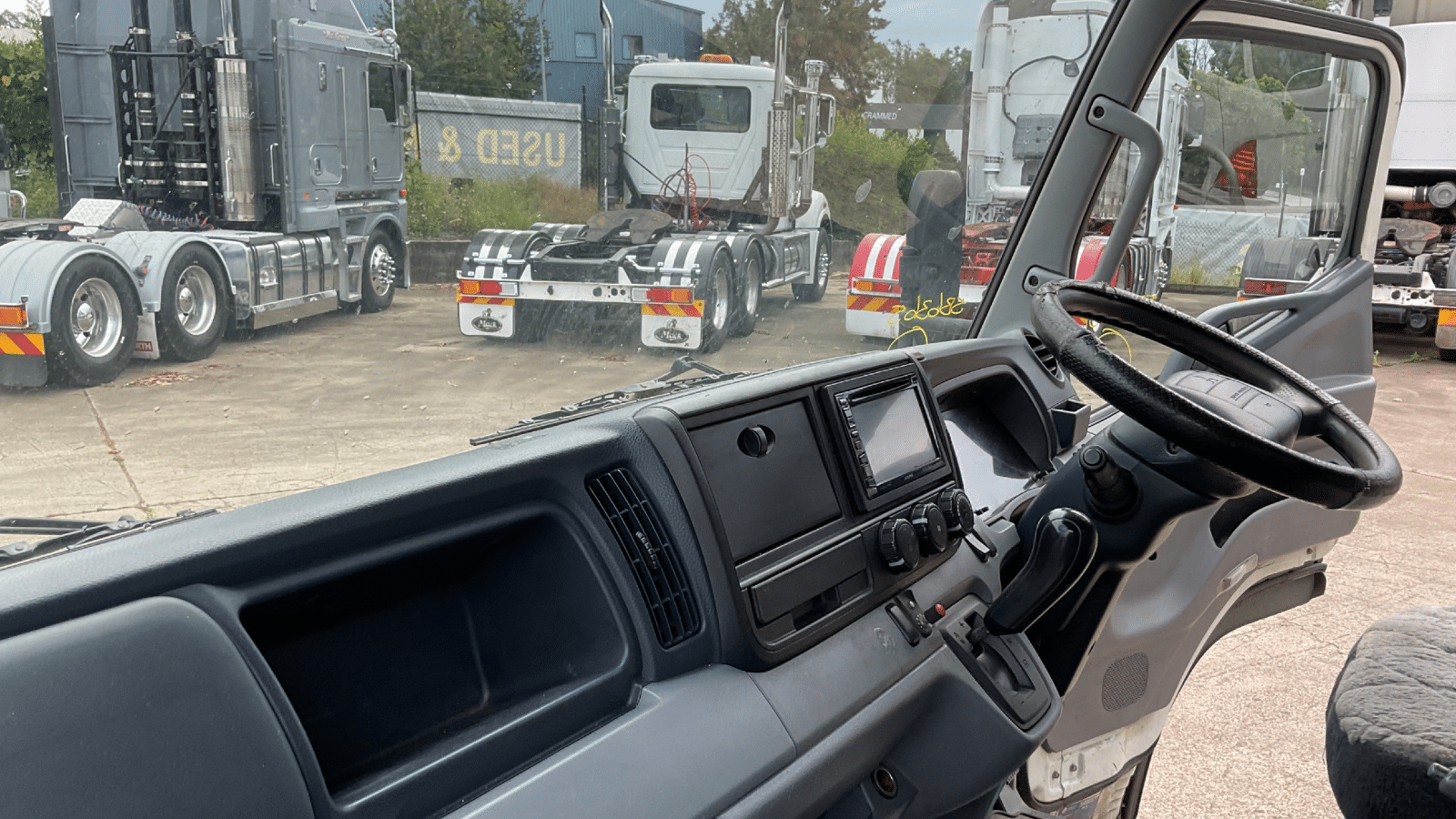 2011 Used Mitsubishi Canter Pantech