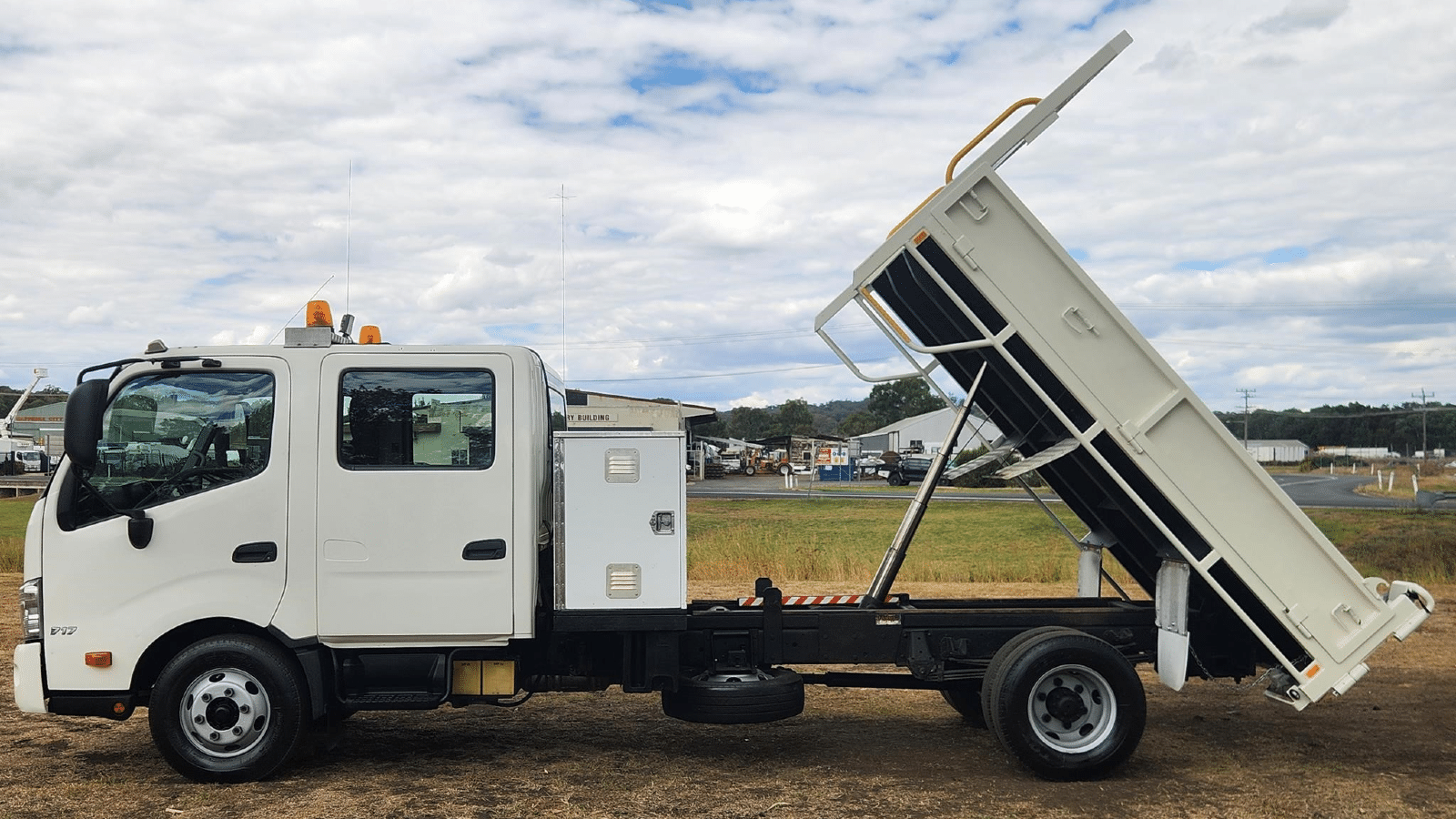 2013 Used Hino 300 717 Tipper