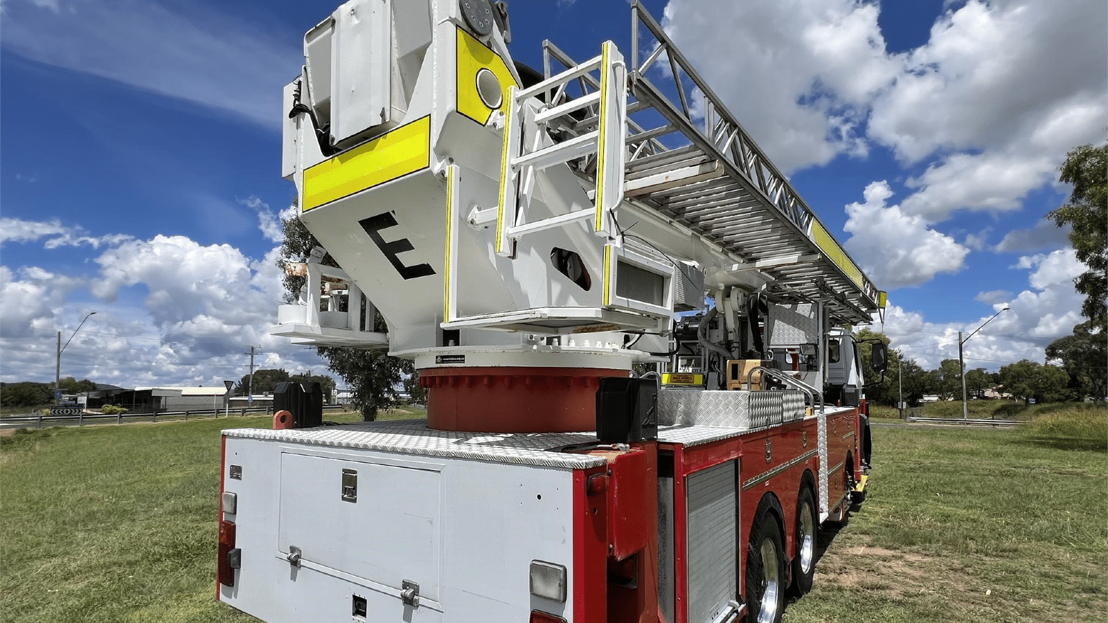 1995 Used Mercedes Benz Trucks 2435 Fire Truck