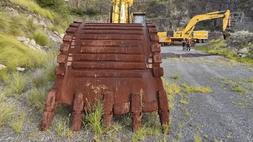 2000 Used Komatsu PC1100-6 Excavators