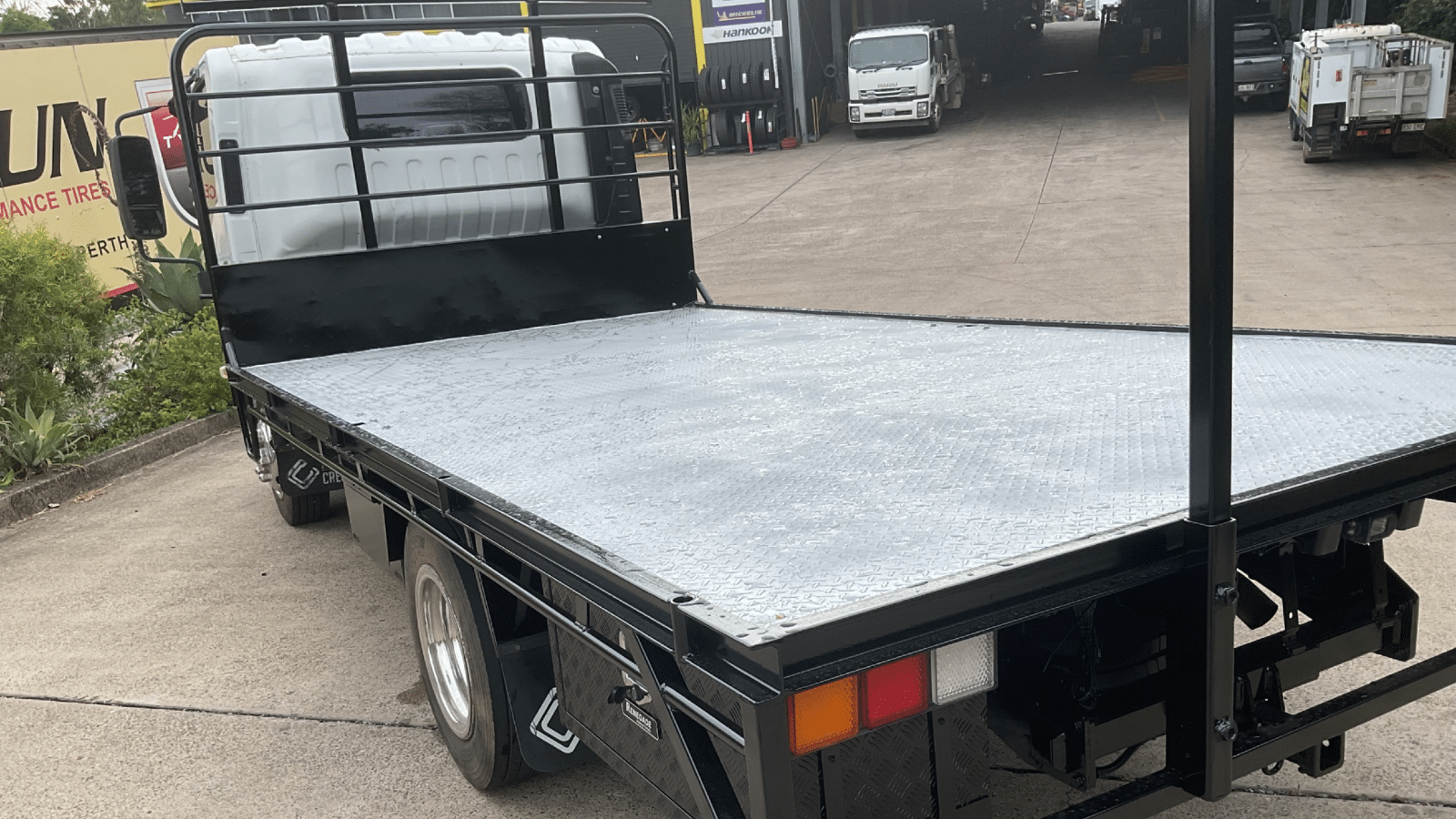 2008 Used Isuzu NPR Tray