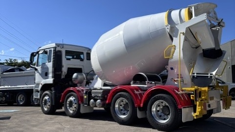 2026 New Sinotruk Zoomlion Agitator Concrete Agitator