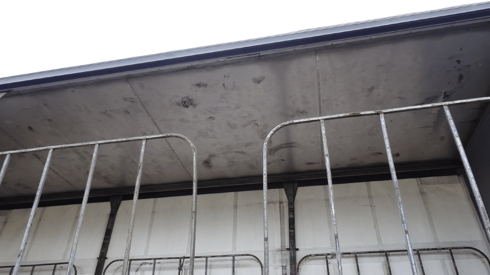 1998 Used Barker Curtainsider