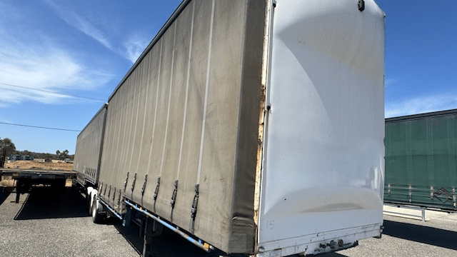 2005 Used Barker Curtainsider